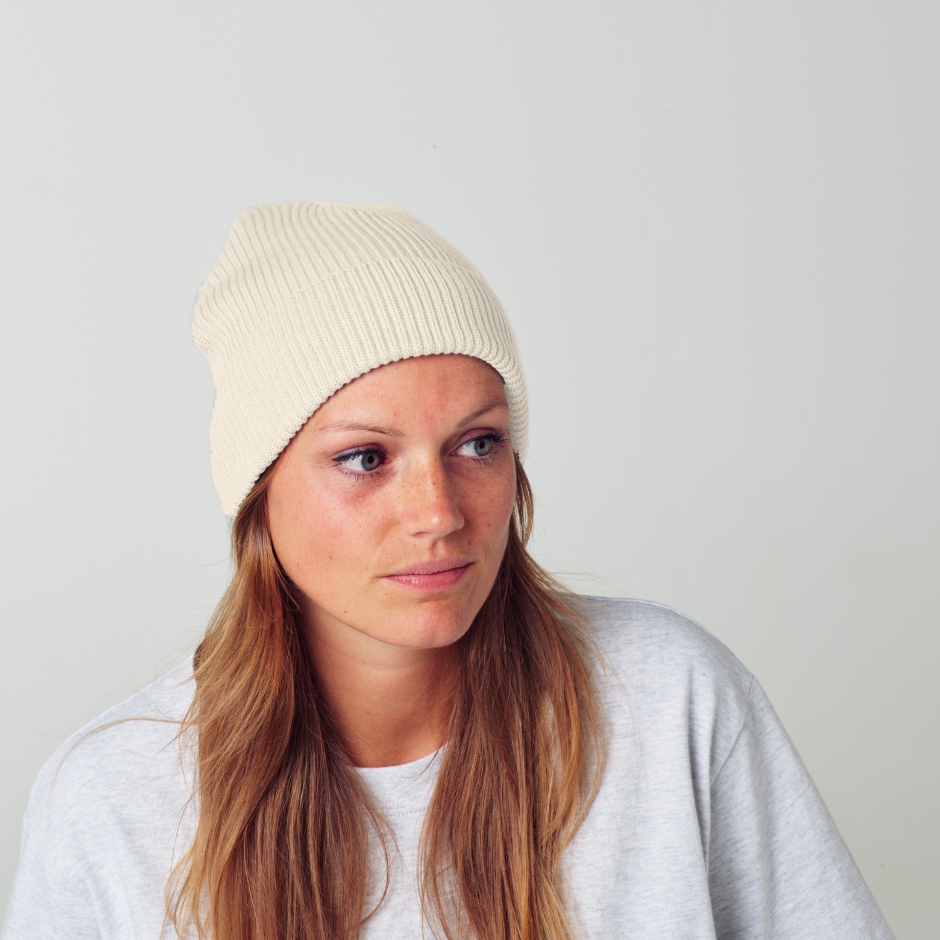 Beanie 596 ecru vierkant